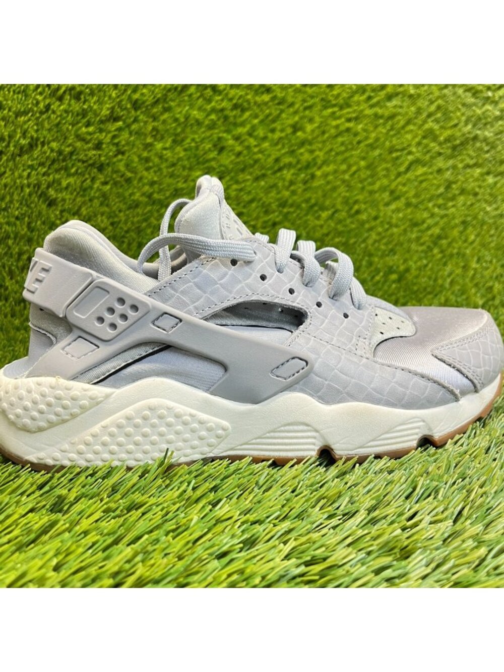 Nike Air Huarache Run Womens Size 8.5 Gray White Athletic Running Shoes Sneakers